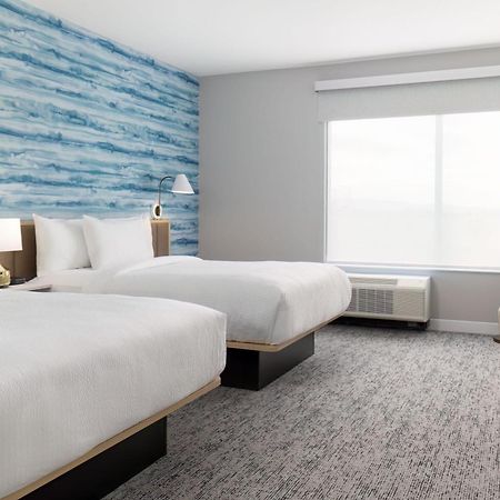 Towneplace Suites By Marriott Pleasanton Bagian luar foto