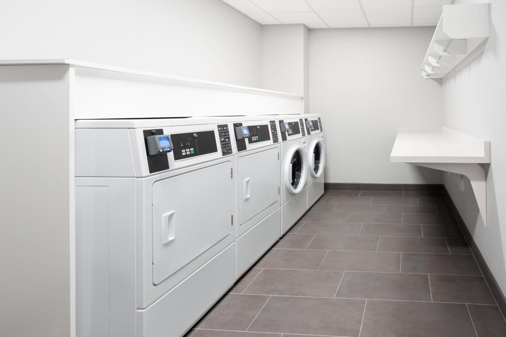 Towneplace Suites By Marriott Pleasanton Bagian luar foto