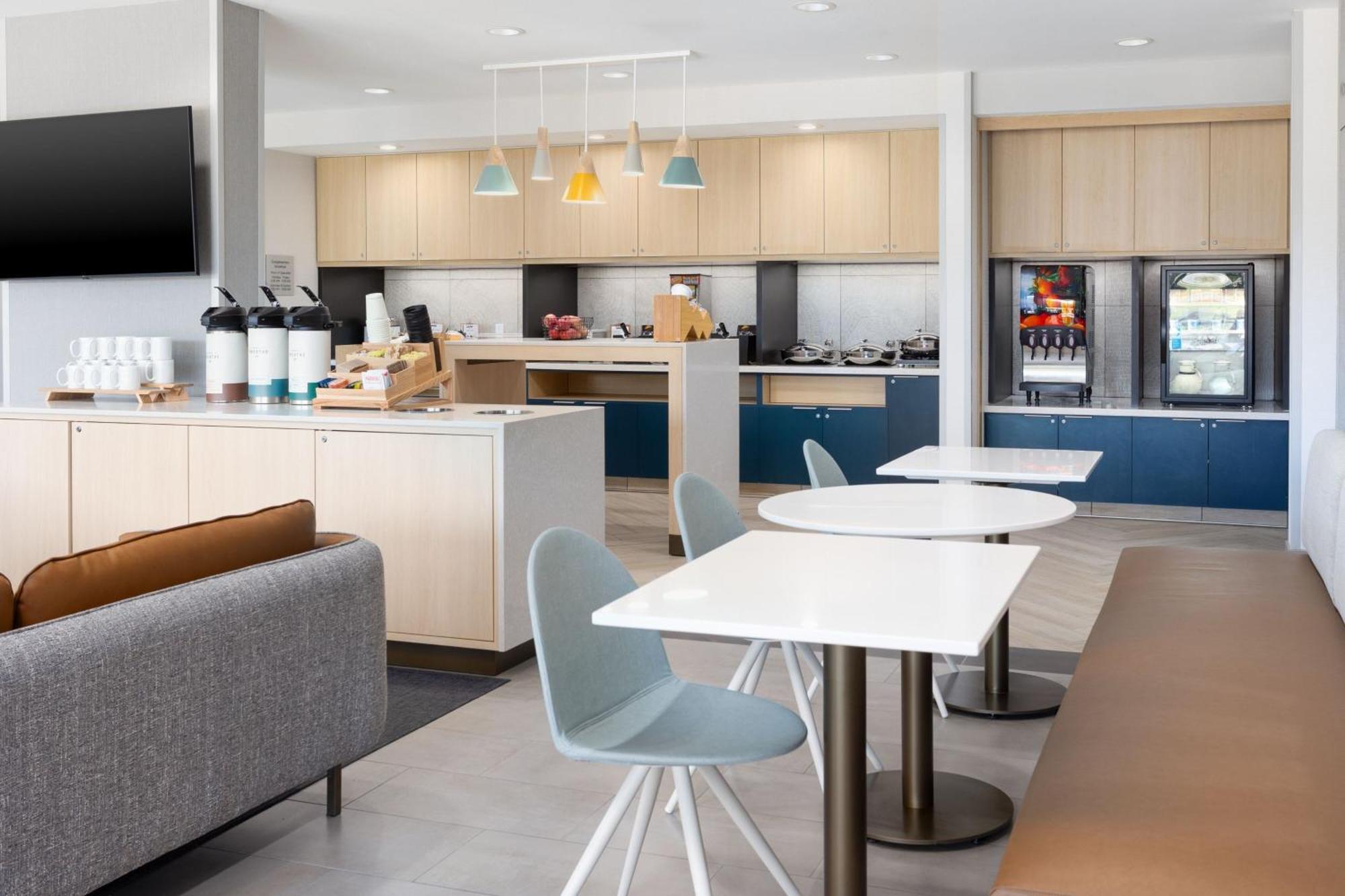 Towneplace Suites By Marriott Pleasanton Bagian luar foto