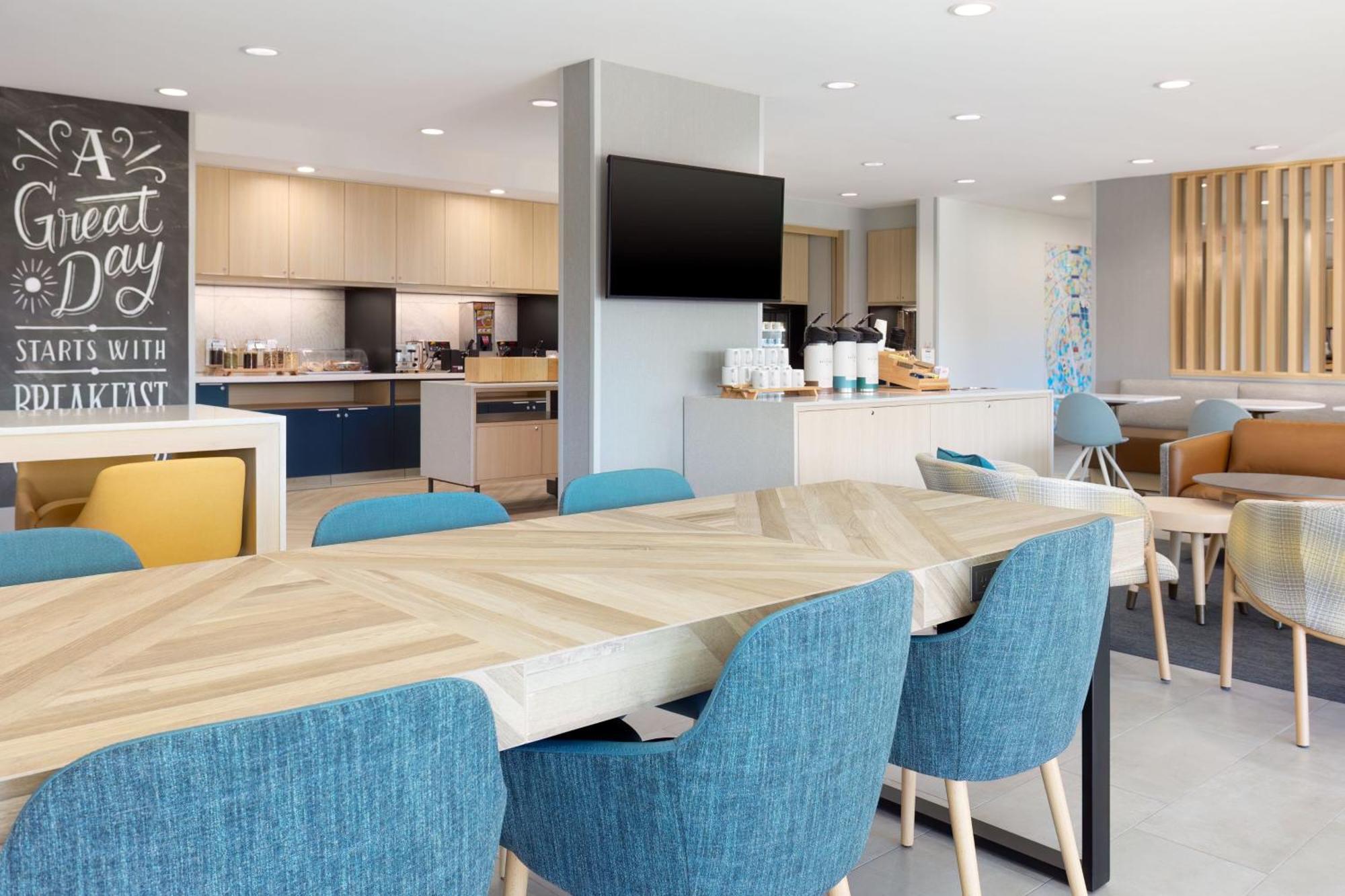 Towneplace Suites By Marriott Pleasanton Bagian luar foto